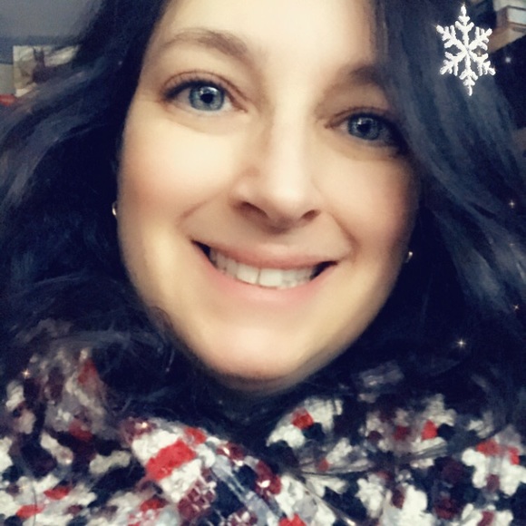 Meet your Posh Ambassador, Kim - Picture 1 of 2